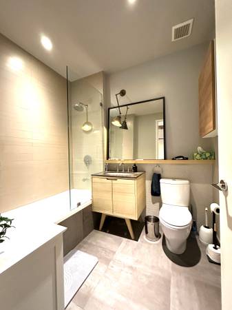 $3,450 / 1br - 710ft2 - LUXURY LOFTY large 1BR - High Ceilings - GYM/ROOF - Graham L train (Williamsburg)63912044101762122