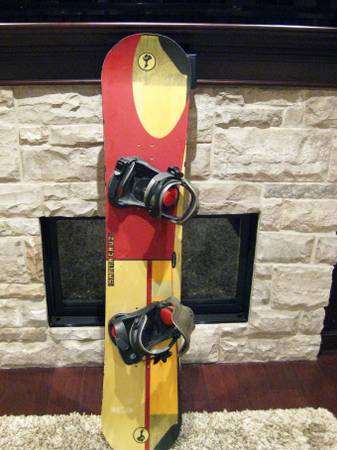 Vintage Old School Santa Cruz Backside 142cm Snowboard & Bindings 1