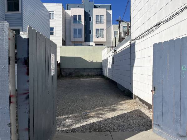 $2,500 / 2000ft2 - Vacant parking lot / storage lot (San Francisco)63834315822721122