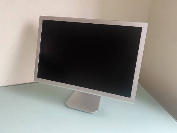 Apple 20” Cinema Display Monitor - NO Power Adapter Included 1