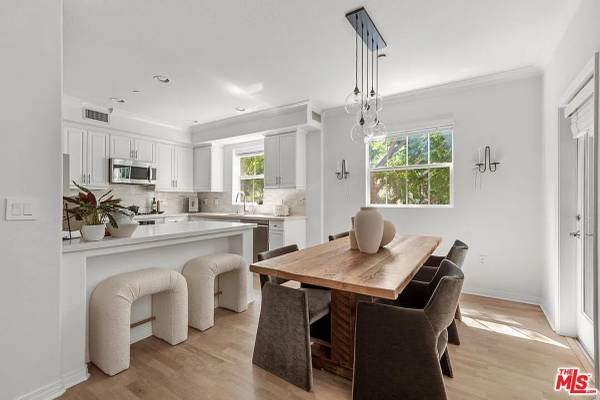 $198 / 2br - 1289ft2 - Esplanade (Playa Vista)63857733587201124
