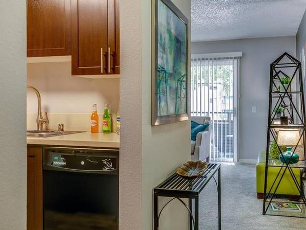 $2,284 / 2br - 1012ft2 - Thermal-paned windows, Over-sized patio or balcony (Crossroads Bellevue)63850637843587122