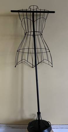 Wire Mannequin Form 1