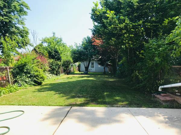 $3,100 / 2br - Apartment For Rent 2 Bedrooms/ Backyard/ Parking  Maspeth (Near 52 Drive Maspeth  Queens)63912047620611120