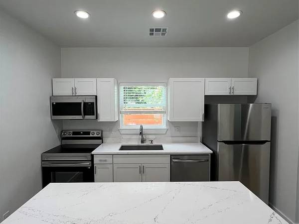 $657 / 1br - 500ft2 - Brand New 1BR Home with Garage Parking & Security System (Tulsa)63806171448449121
