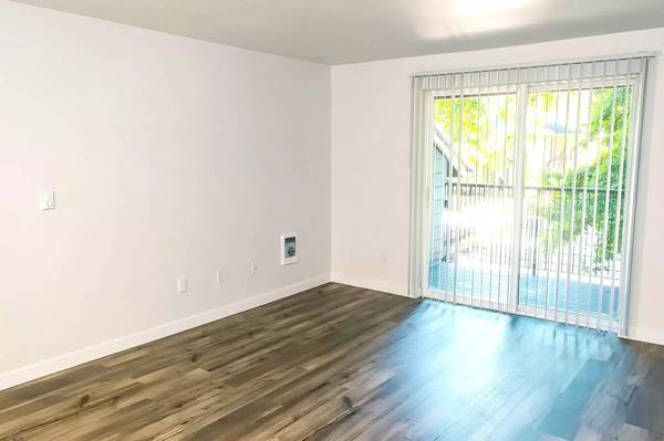 $1,925 / 2br - 922ft2 - Comfortable 2 BR / 2 BA with private washer and dryer (Portland)64039055499522123