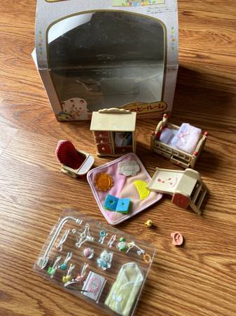 Sylvanian families calico critters smiley baby room 1