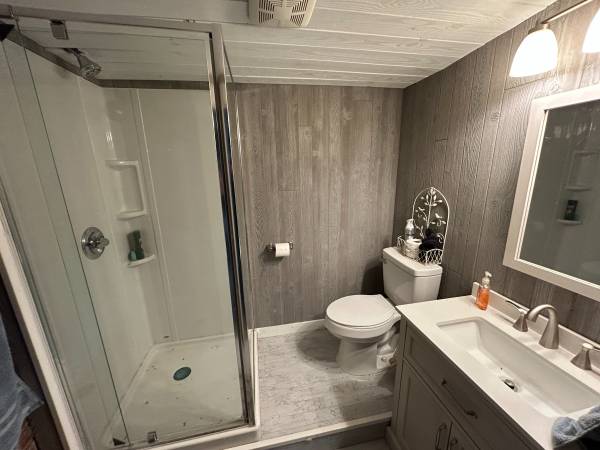 $1 / 2br - 1000ft2 - Off Market Cosmetic Flip in Bloomington! (Bloomington)63935966775939123