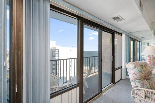 $1,750 / 2br - Acogedor alquiler de invierno de 2 dormitorios en el Capri con piscina cubierta! (Ocean City)63806890718211122