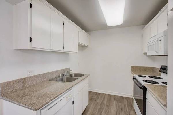 $1,360 / 2br - Bright 2 Bedroom, 1 Bathroom Apartment (Minneapolis)63666914438019124