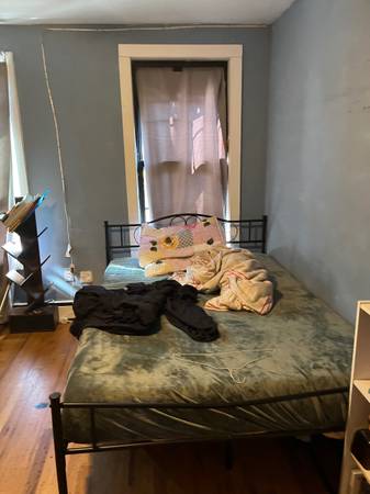 $1,000 / 4br - Nice gamily home with rooms for rent (Uptown)63788808139265121