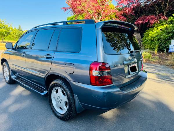 Toyota Highlander 4WD 2005 V6 - $5,900 (Kirkland)63624398685697124