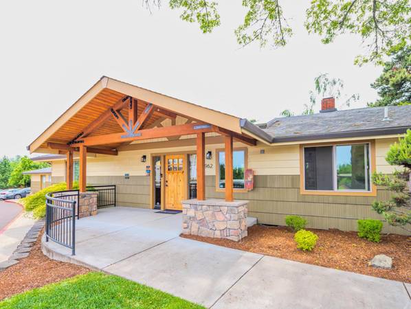 $1,495 / 1br - MUDARSE AHORA MISMO.. CONTACTA - Techos de 9 pies, mejoras de lujo + West Salem (West Salem)63660413106947121