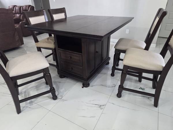 Dining Table (8 Chairs) 1
