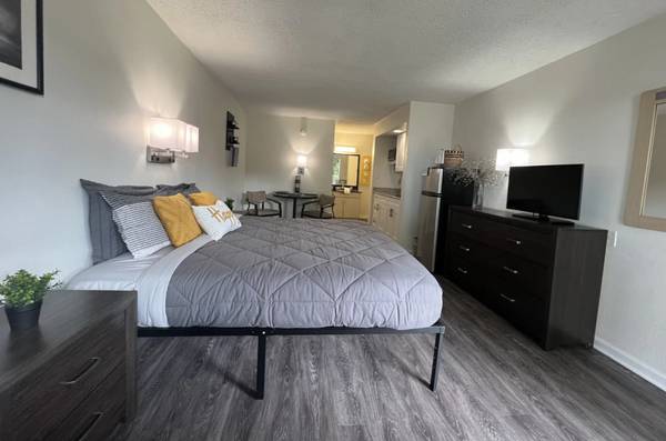 $1,150 / 300ft2 - Furnished, Ideal Marietta Location, Close to Markets and Restaurants (Marietta)63921691067906121