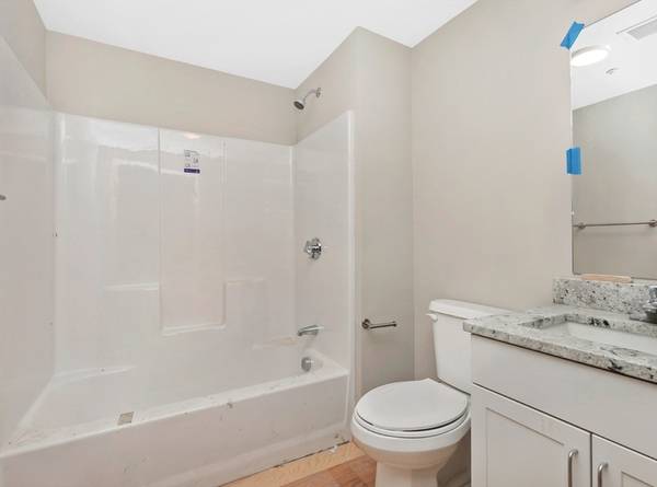 $3,400 / 2br - 784ft2 - Charlestown w/ In-Unit Laundry – Available Nov 1 (Boston)63996404792835121