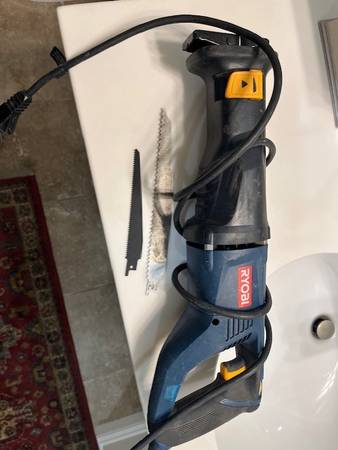 Ryobi corded Sawsall with blades 1