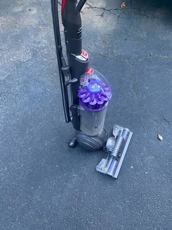 Dyson Ball Upright Vacuum Cleaner - $80 (Dawsonville)63470456075139121