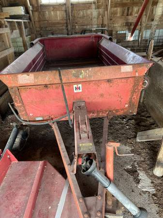 IH spreader 1