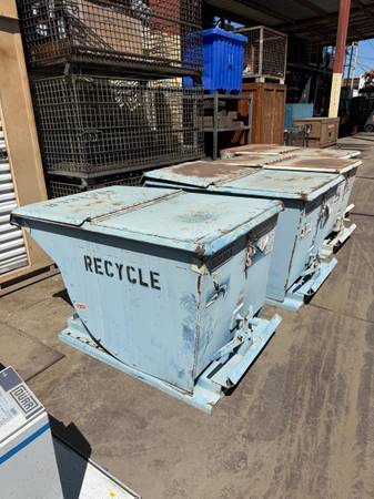@@@FORKLIFT DUMP HOPPERS@@@1 YARD CAP 1
