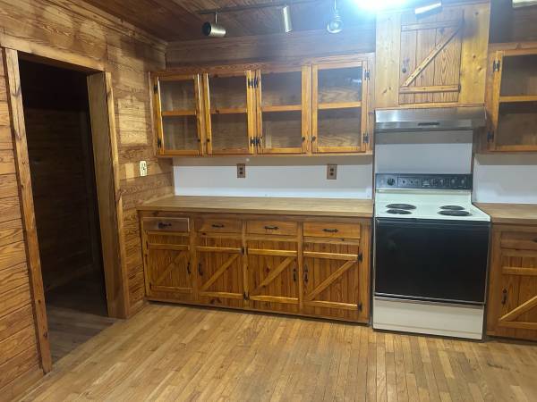 $1,825 / 3br - 2800ft2 - Cabaña de troncos aislada de 3/4 habitaciones y 2 baños (Pine Mountain Valley)63663837304705124