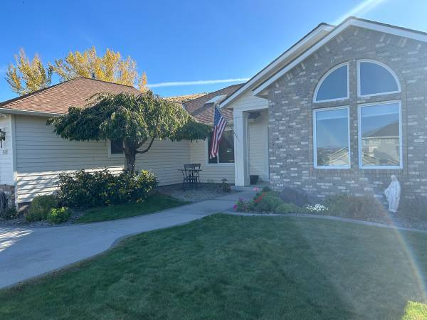 $595,000 / 4 dormitorios - 2420 pies² - Casa en venta: zona nueva de Hills West (Richland)