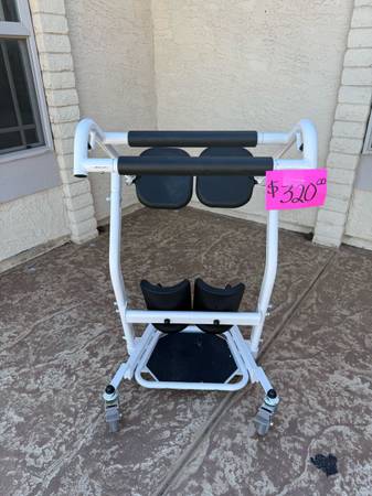 Medical Transfer Aid / Patient Lift Chair on Wheels – Great Condition 1
