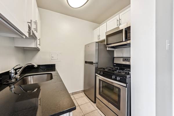 $2,150 / 500ft2 - Live in the Heart of Dupont Circle-Apt 108 All Utilities Included! (Washington)64040363996161123