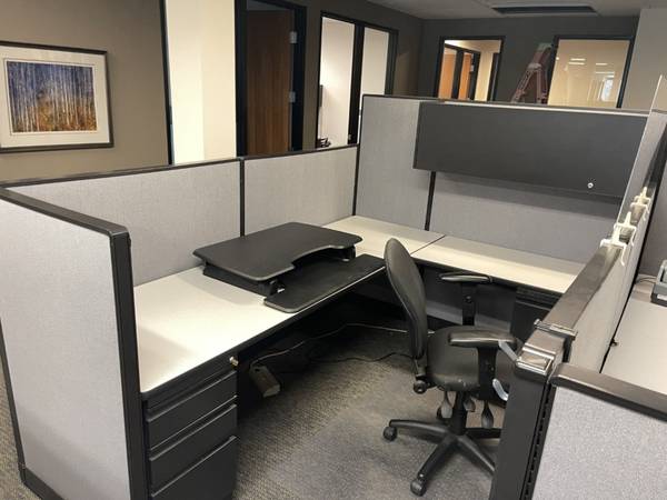 - 6' x 8' Powered Unigroup Workstations – 1