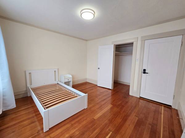 $1,250 / 1br - Spacious and Sunny Bedroom near CCSF and SFSU 出租 (ingleside / SFSU / CCSF)63861103564419122