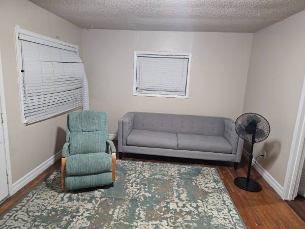 $3,500 / 2br - 1000ft2 - Encantadora Casa Pequeña – ¡Apta para Mascotas, Todas las Comodidades! (Everett)63814735893507123