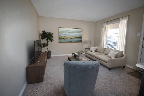 $995 / 1br - 520ft2 - Office and Maintenance Attendant (5951 Melody Lane Dallas, TX)63796257642499122