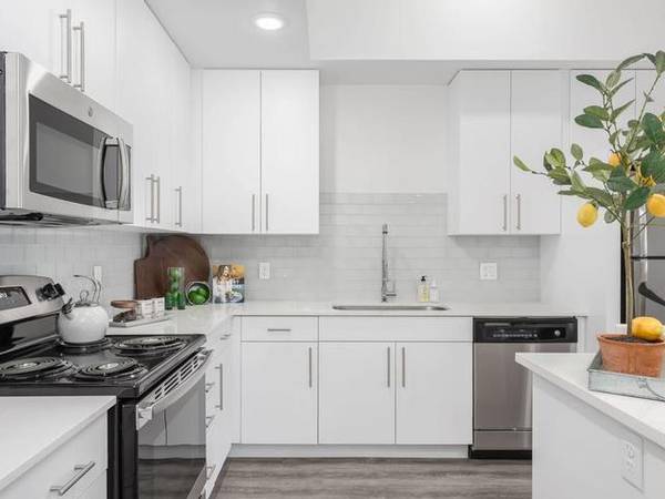 $1,370 / 1br - 677ft2 - Outdoor Fire Pits & Fireplace with TVs, Resident Bike-Share Program (Bluffdale)63674190486019120