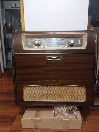 Vintage Non Working Grundig Majestic Radio/Record Player 1
