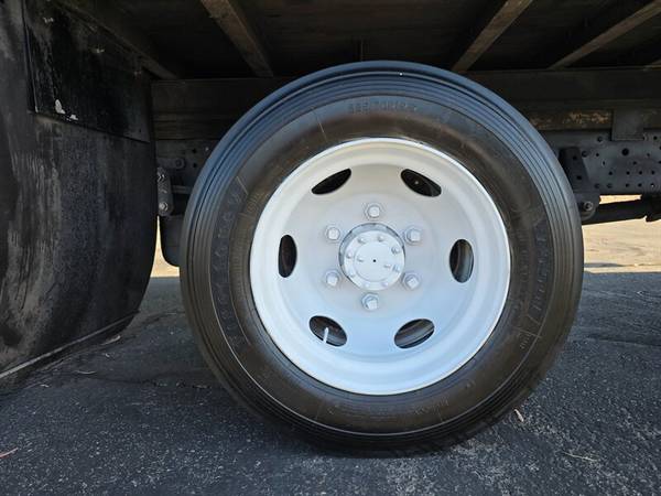2021 Isuzu NPR HD 16FT - Photo 14