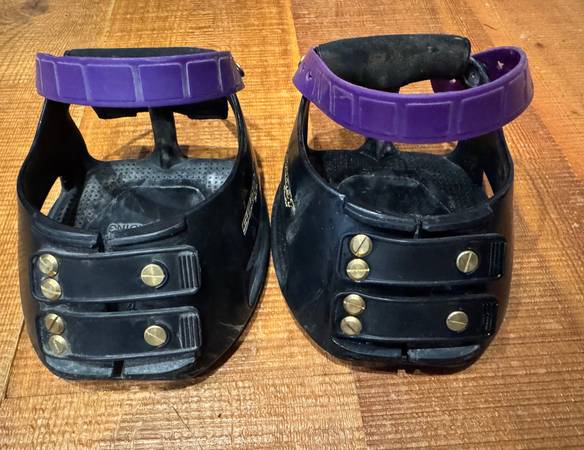 Scoot Boots barefoot horse boots 1