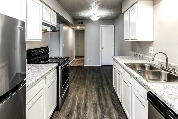 $978 / 1br - 800ft2 - Move-in Today! 1 Bedroom w/ Pool + Laundry in Building (10905 North Mill Court, Omaha, NE)63968759901186120