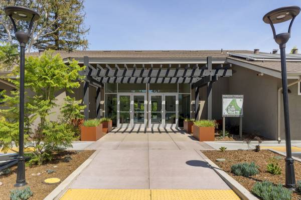 $2,220 / 1br - 588ft2 - ONE BEDROOM, ONE BATH! PET FRIENDLY, NO PET DEPOSIT! PARK AREA! (san jose west)63664186432259121