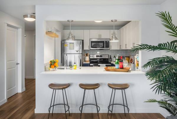 $2,979 / 2br - 861ft2 - Ceiling Fans, Fitness Center, Washer and Dryer in Home, Clubhouse (Queen Anne Hill)63808131392515122