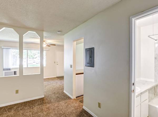 $2,400 / 2br - 930ft2 - Live in Popular Downtown Location - Washer/Dryer in 2 Bedroom (Charleston)64016107216003122