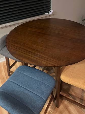 Kitchen table, barstools, counter height 1