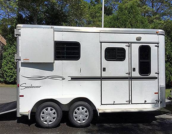 2006 Sundowner 2 horse trailer 777 model bumperpull w'dressingrroom 1