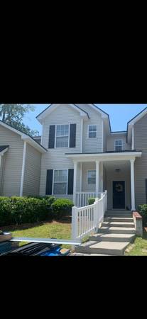 Three bedroom three bath townhouse for rent near the Navy weapon stati 1