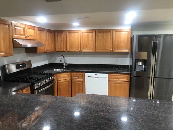$1,249 / 6br - 110ft2 - Subarriendo en enero y verano 2026, habitación de mayo a agosto en 6b5b (NEU-BU Med-línea naranja-mass ave-south end)63655383517953124
