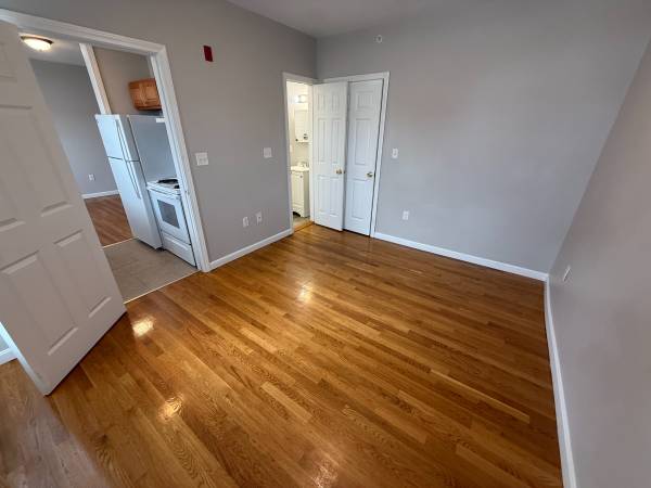 $1,700 / 1br - 1 Bed/1 Bath - Apartment for Rent - 3 Kingsley Ter. #12 Lynn MA (Lynn)63912517606787120