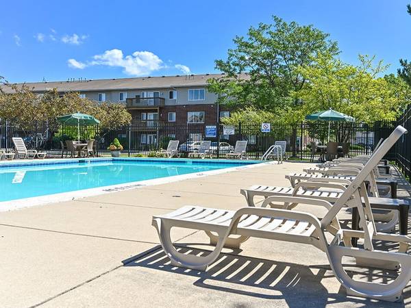 $1,660 / 2br - 978ft2 - 2 Bedroom Available Soon!! (Waukegan, IL 60087)63774346482305123