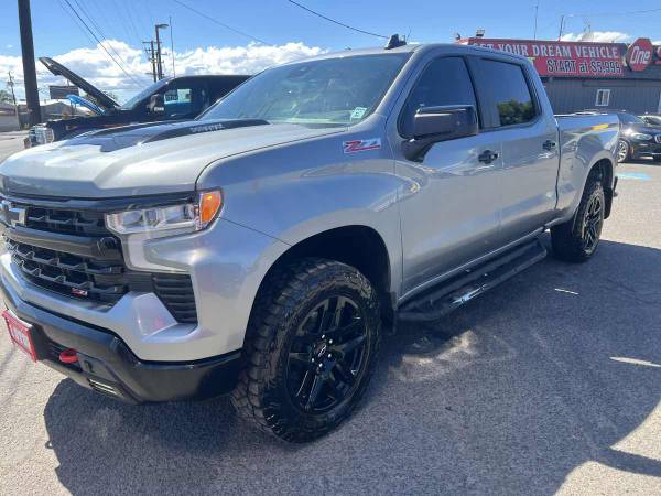 2025 Chevrolet Silverado 1500 LT - Photo 3
