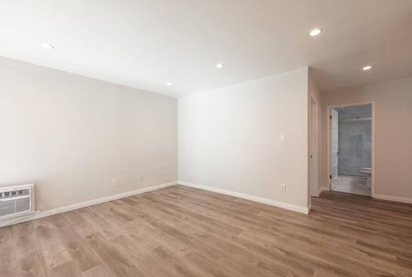 $2,195 / 1br - Ceiling fan, in Los Angeles CA, 1 BD (14417 Tiara St, Los Angeles, CA)63871321551105124