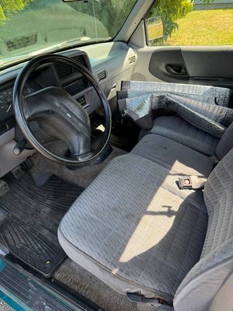 1994 Ford Ranger 5 Speed manual 115,000 miles - $2,800 (Everett)63617234379137124