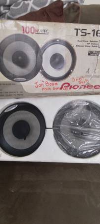2 PIONEER SPEAKERS 1